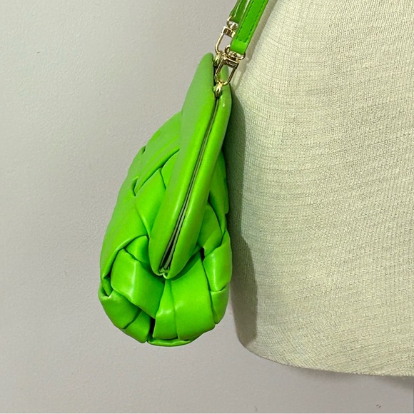 Themoire Tia Mantis Woven Clutch / Crossbody
